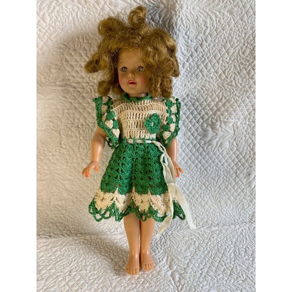 Vintage Shirley Temple Doll with Green & Ivory hand crocheted dress - Picture 10 of 11